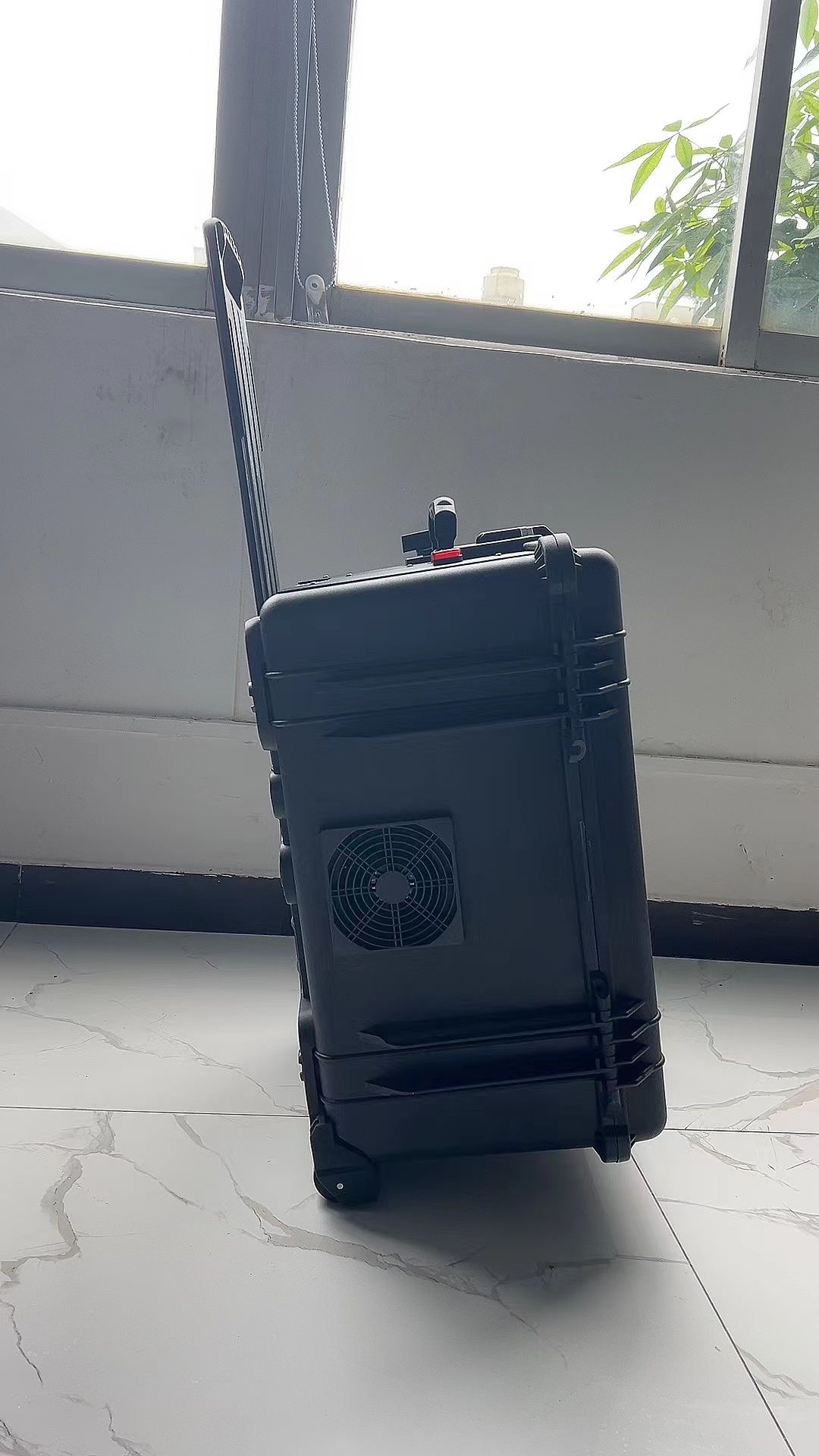 通山手拉箱型移动通信干扰器